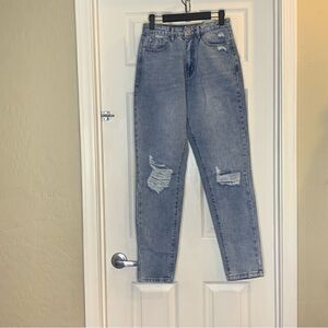 Missguided Highwaisted Busted Knee Mom Jeans Size 2